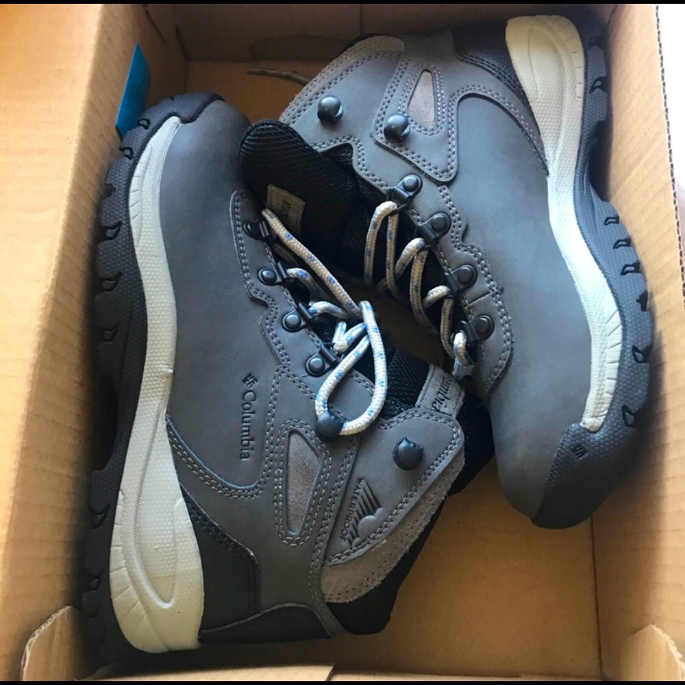 NWOT! Columbia Hiking Boots, size 7